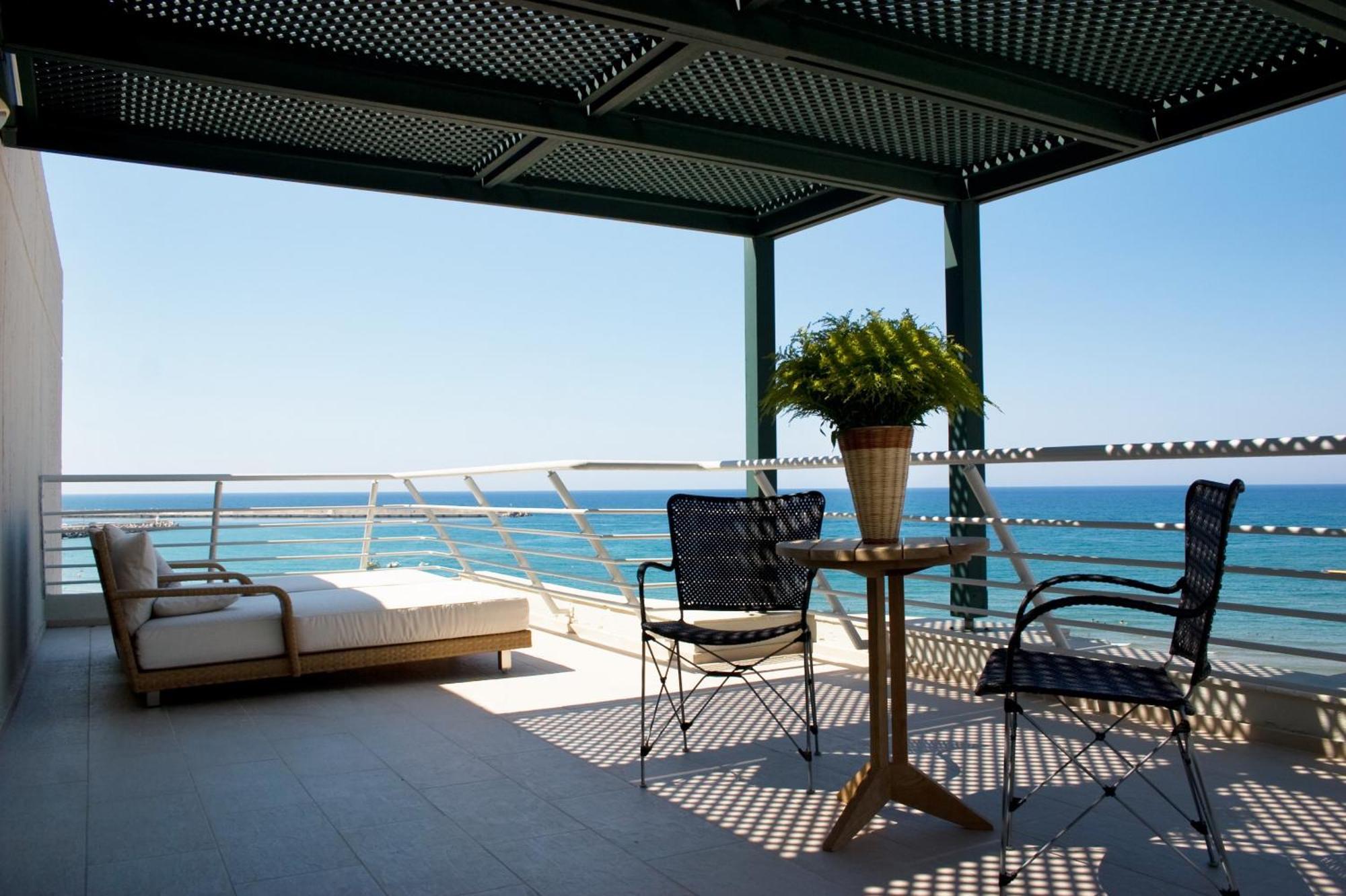 Mythica Executive Suite, Sea View